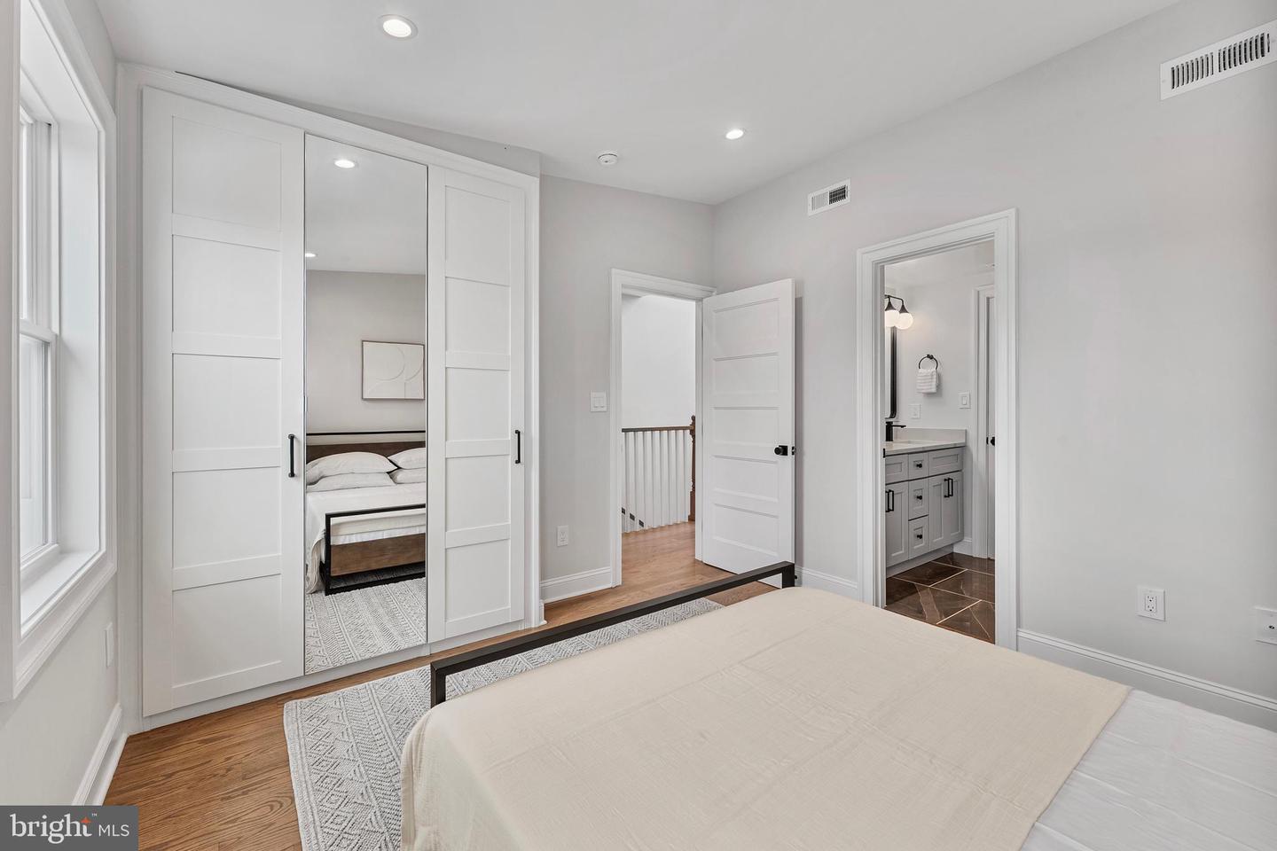 646 LEXINGTON PL NE, WASHINGTON, District Of Columbia 20002, 6 Bedrooms Bedrooms, ,4 BathroomsBathrooms,Residential,For sale,646 LEXINGTON PL NE,DCDC2204078 MLS # DCDC2204078