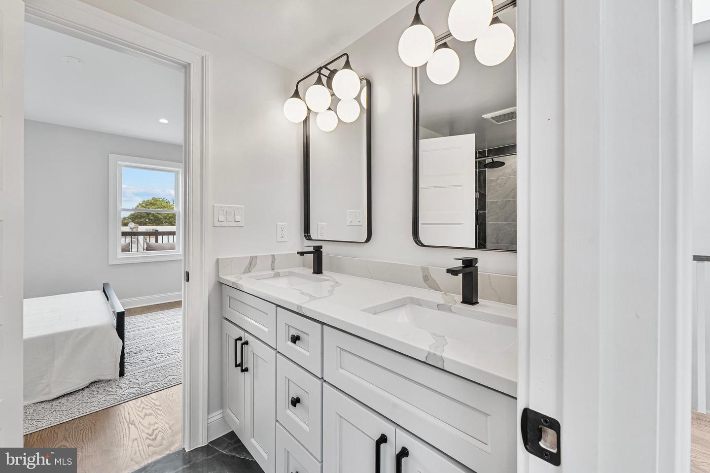 646 LEXINGTON PL NE, WASHINGTON, District Of Columbia 20002, 6 Bedrooms Bedrooms, ,4 BathroomsBathrooms,Residential,For sale,646 LEXINGTON PL NE,DCDC2204078 MLS # DCDC2204078