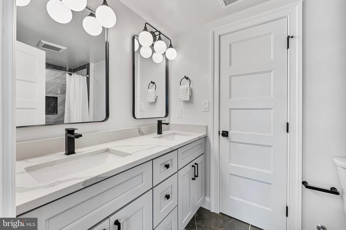 646 LEXINGTON PL NE, WASHINGTON, District Of Columbia 20002, 6 Bedrooms Bedrooms, ,4 BathroomsBathrooms,Residential,For sale,646 LEXINGTON PL NE,DCDC2204078 MLS # DCDC2204078