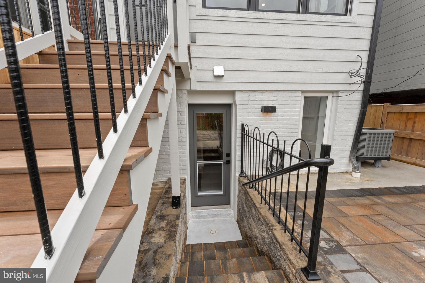 646 LEXINGTON PL NE, WASHINGTON, District Of Columbia 20002, 6 Bedrooms Bedrooms, ,4 BathroomsBathrooms,Residential,For sale,646 LEXINGTON PL NE,DCDC2204078 MLS # DCDC2204078