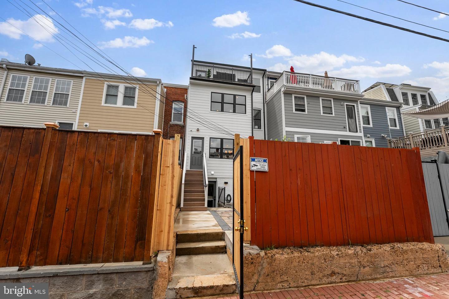 646 LEXINGTON PL NE, WASHINGTON, District Of Columbia 20002, 6 Bedrooms Bedrooms, ,4 BathroomsBathrooms,Residential,For sale,646 LEXINGTON PL NE,DCDC2204078 MLS # DCDC2204078