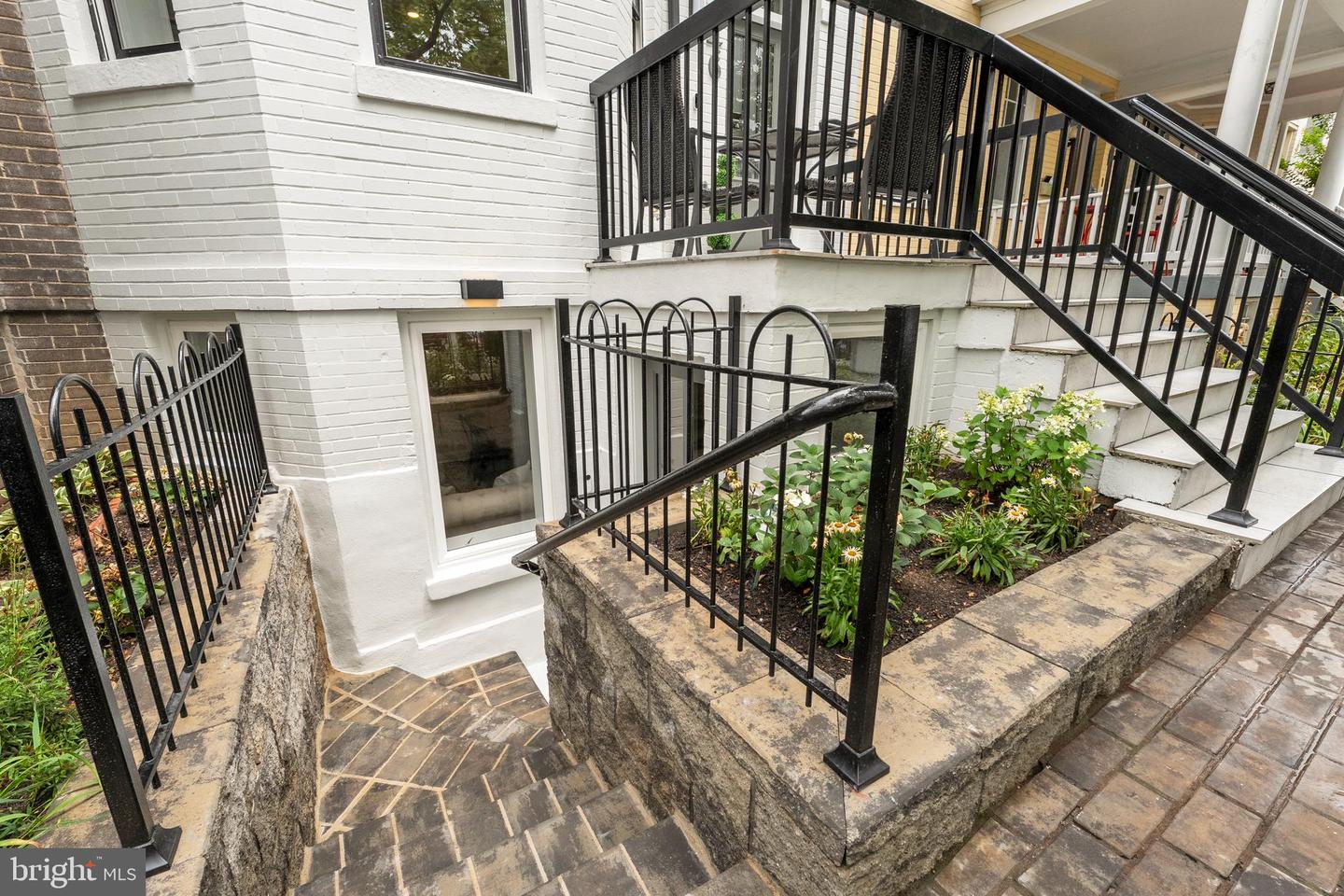 646 LEXINGTON PL NE, WASHINGTON, District Of Columbia 20002, 6 Bedrooms Bedrooms, ,4 BathroomsBathrooms,Residential,For sale,646 LEXINGTON PL NE,DCDC2204078 MLS # DCDC2204078