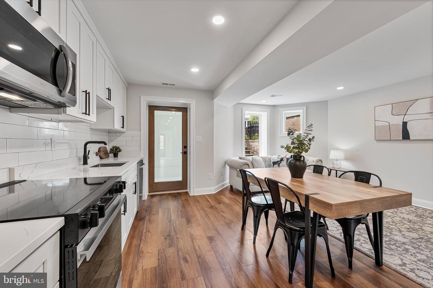 646 LEXINGTON PL NE, WASHINGTON, District Of Columbia 20002, 6 Bedrooms Bedrooms, ,4 BathroomsBathrooms,Residential,For sale,646 LEXINGTON PL NE,DCDC2204078 MLS # DCDC2204078