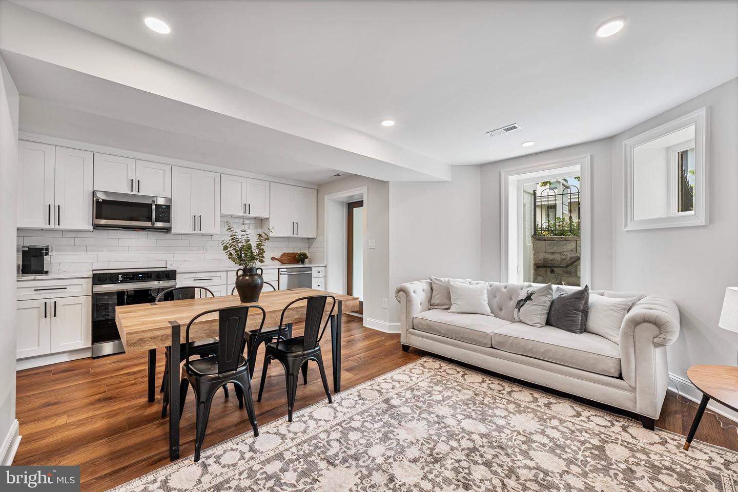 646 LEXINGTON PL NE, WASHINGTON, District Of Columbia 20002, 6 Bedrooms Bedrooms, ,4 BathroomsBathrooms,Residential,For sale,646 LEXINGTON PL NE,DCDC2204078 MLS # DCDC2204078