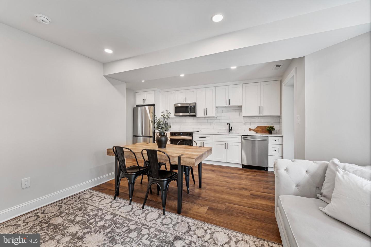 646 LEXINGTON PL NE, WASHINGTON, District Of Columbia 20002, 6 Bedrooms Bedrooms, ,4 BathroomsBathrooms,Residential,For sale,646 LEXINGTON PL NE,DCDC2204078 MLS # DCDC2204078