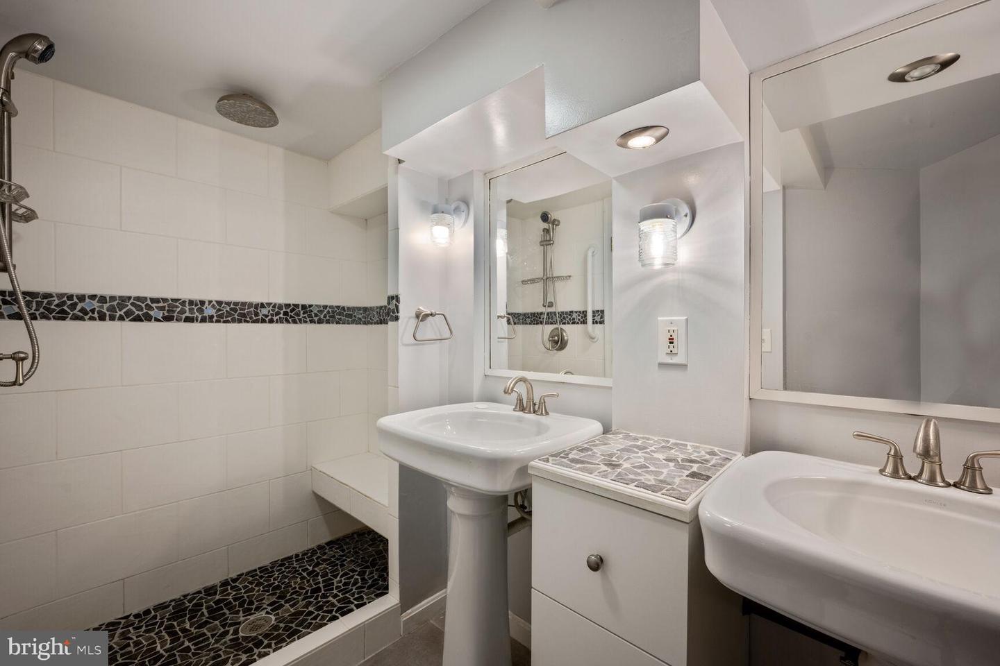 3101 N THOMAS ST, ARLINGTON, Virginia 22207, 5 Bedrooms Bedrooms, ,3 BathroomsBathrooms,Residential,For sale,3101 N THOMAS ST,VAAR2059132 MLS # VAAR2059132