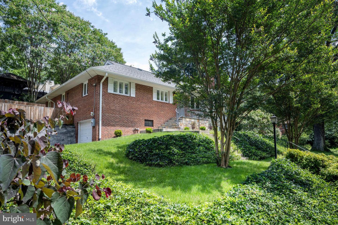 3101 N THOMAS ST, ARLINGTON, Virginia 22207, 5 Bedrooms Bedrooms, ,3 BathroomsBathrooms,Residential,For sale,3101 N THOMAS ST,VAAR2059132 MLS # VAAR2059132