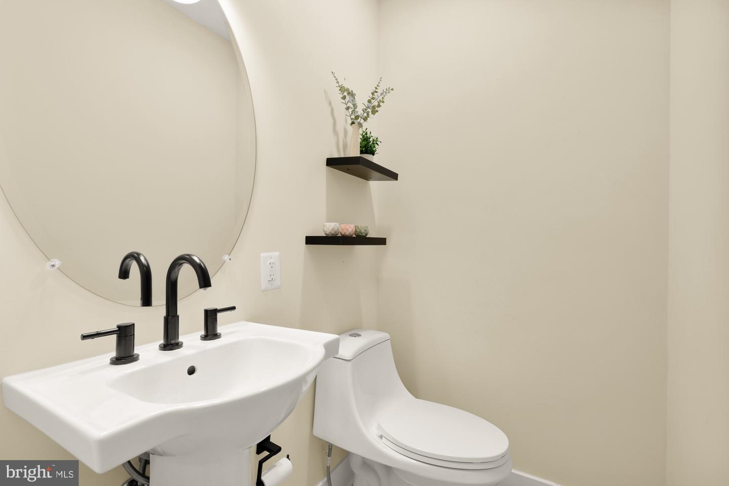 822 KENNEDY ST NW #8, WASHINGTON, District Of Columbia 20011, 2 Bedrooms Bedrooms, ,2 BathroomsBathrooms,Residential,For sale,822 KENNEDY ST NW #8,DCDC2205740 MLS # DCDC2205740