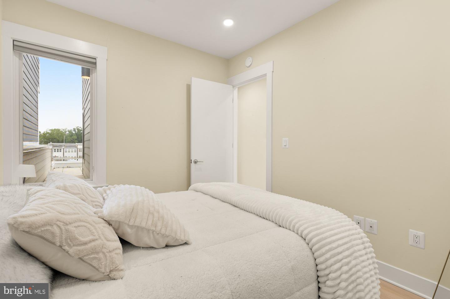 822 KENNEDY ST NW #8, WASHINGTON, District Of Columbia 20011, 2 Bedrooms Bedrooms, ,2 BathroomsBathrooms,Residential,For sale,822 KENNEDY ST NW #8,DCDC2205740 MLS # DCDC2205740