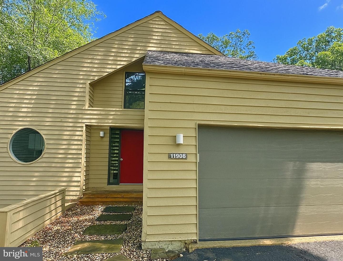 11908 MOSS POINT LN, RESTON, Virginia 20194, 3 Bedrooms Bedrooms, ,3 BathroomsBathrooms,Residential,For sale,11908 MOSS POINT LN,VAFX2248196 MLS # VAFX2248196