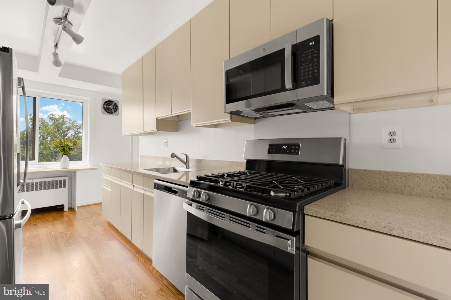 4201 CATHEDRAL AVE NW #1405W, WASHINGTON, District Of Columbia 20016, 3 Bedrooms Bedrooms, ,2 BathroomsBathrooms,Residential,For sale,4201 CATHEDRAL AVE NW #1405W,DCDC2207162 MLS # DCDC2207162