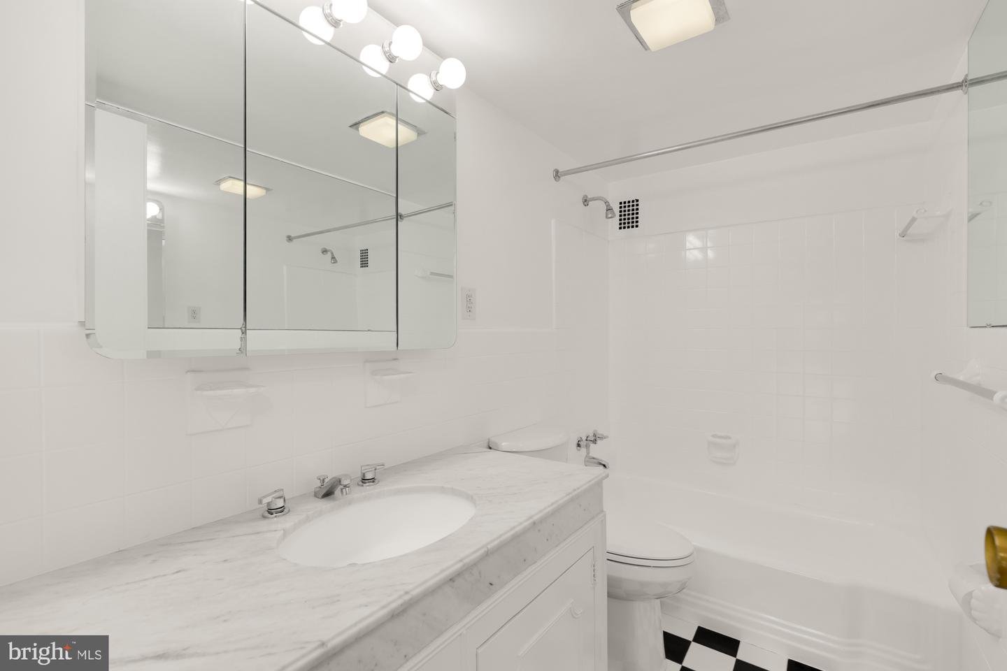 4201 CATHEDRAL AVE NW #1405W, WASHINGTON, District Of Columbia 20016, 3 Bedrooms Bedrooms, ,2 BathroomsBathrooms,Residential,For sale,4201 CATHEDRAL AVE NW #1405W,DCDC2207162 MLS # DCDC2207162