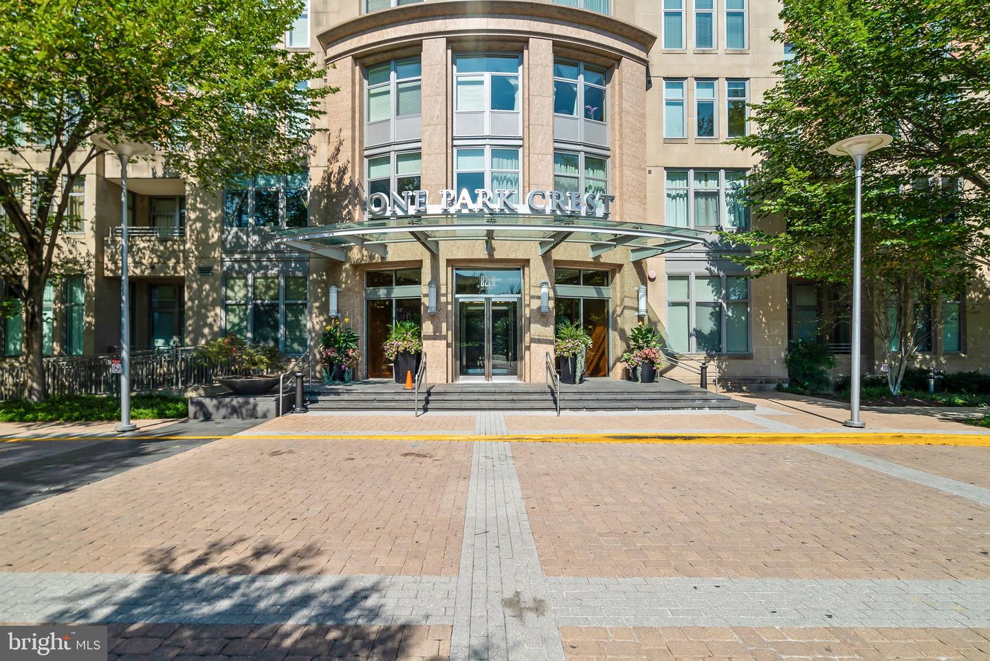 8220 CRESTWOOD HEIGHTS DR #1217, MCLEAN, Virginia 22102, 2 Bedrooms Bedrooms, ,2 BathroomsBathrooms,Residential,For sale,8220 CRESTWOOD HEIGHTS DR #1217,VAFX2249912 MLS # VAFX2249912