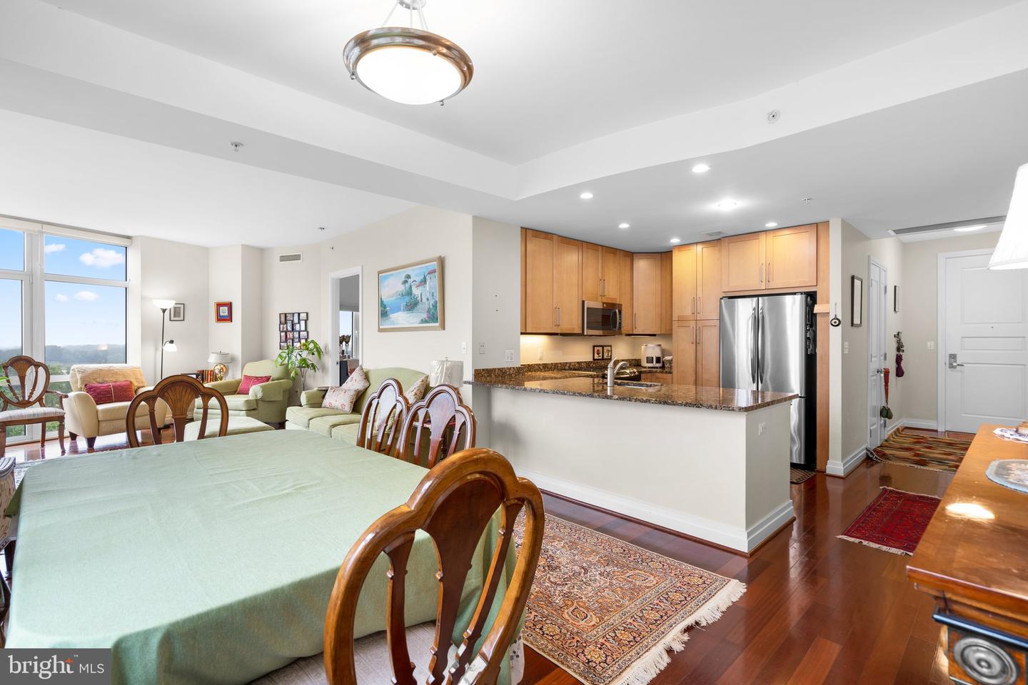 8220 CRESTWOOD HEIGHTS DR #1217, MCLEAN, Virginia 22102, 2 Bedrooms Bedrooms, ,2 BathroomsBathrooms,Residential,For sale,8220 CRESTWOOD HEIGHTS DR #1217,VAFX2249912 MLS # VAFX2249912