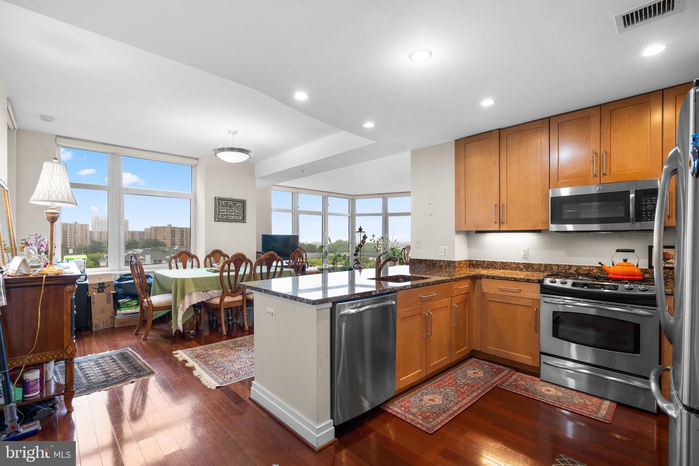 8220 CRESTWOOD HEIGHTS DR #1217, MCLEAN, Virginia 22102, 2 Bedrooms Bedrooms, ,2 BathroomsBathrooms,Residential,For sale,8220 CRESTWOOD HEIGHTS DR #1217,VAFX2249912 MLS # VAFX2249912
