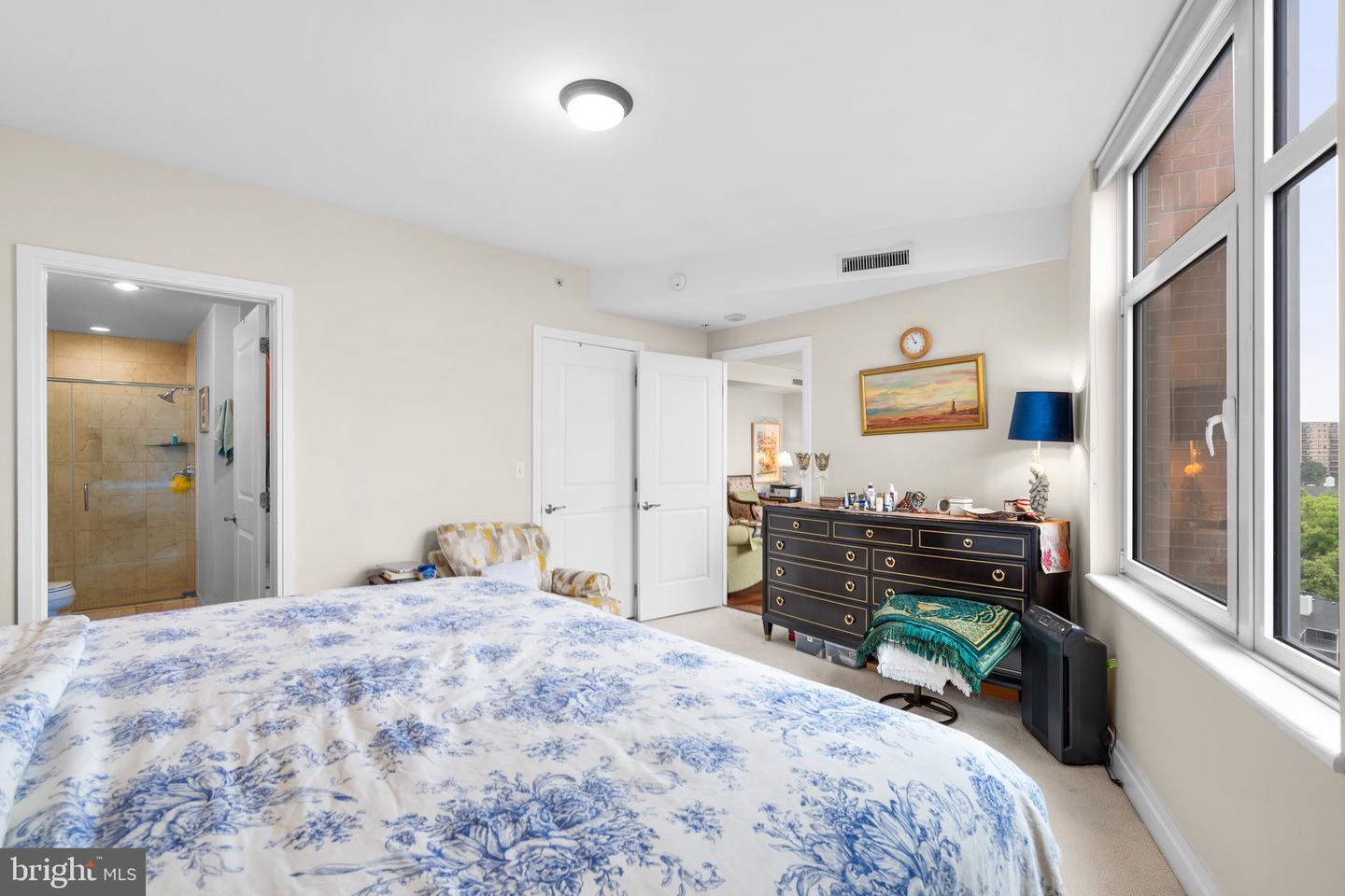 8220 CRESTWOOD HEIGHTS DR #1217, MCLEAN, Virginia 22102, 2 Bedrooms Bedrooms, ,2 BathroomsBathrooms,Residential,For sale,8220 CRESTWOOD HEIGHTS DR #1217,VAFX2249912 MLS # VAFX2249912