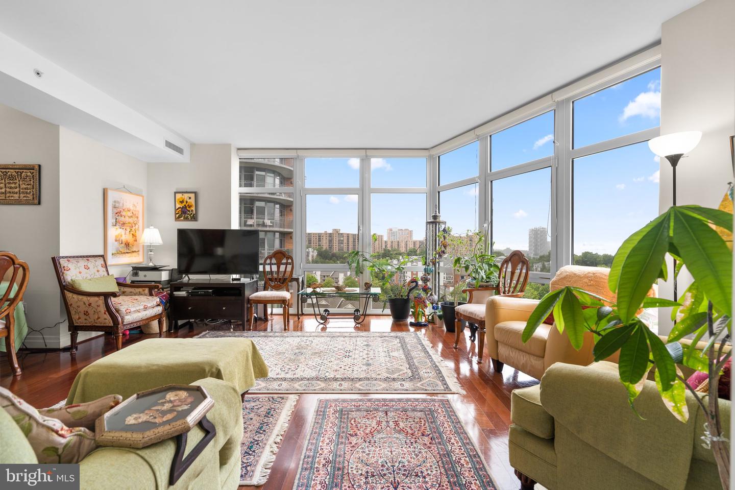 8220 CRESTWOOD HEIGHTS DR #1217, MCLEAN, Virginia 22102, 2 Bedrooms Bedrooms, ,2 BathroomsBathrooms,Residential,For sale,8220 CRESTWOOD HEIGHTS DR #1217,VAFX2249912 MLS # VAFX2249912