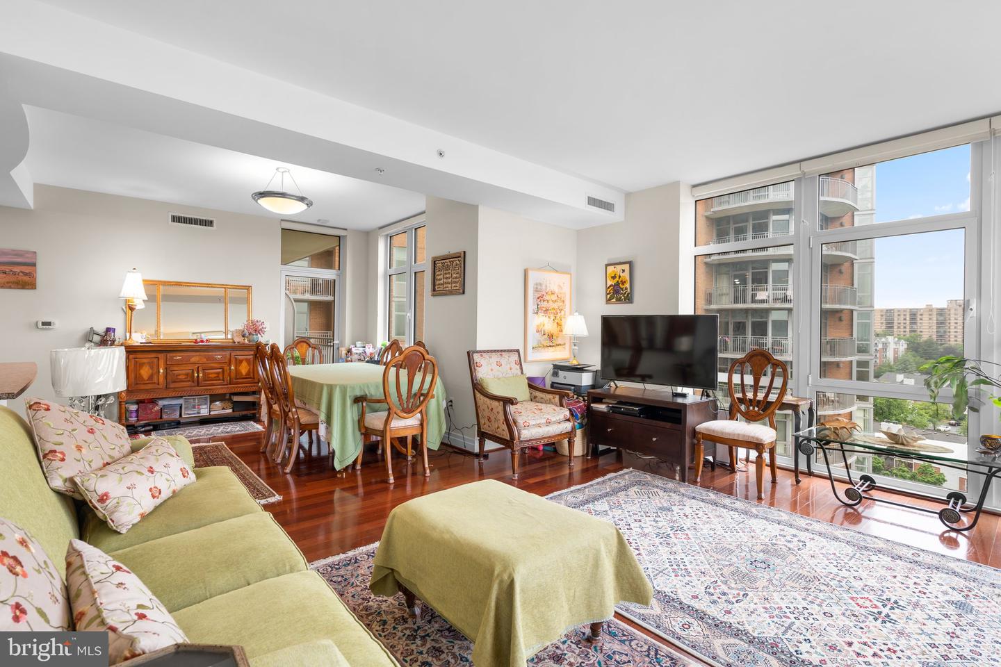 8220 CRESTWOOD HEIGHTS DR #1217, MCLEAN, Virginia 22102, 2 Bedrooms Bedrooms, ,2 BathroomsBathrooms,Residential,For sale,8220 CRESTWOOD HEIGHTS DR #1217,VAFX2249912 MLS # VAFX2249912