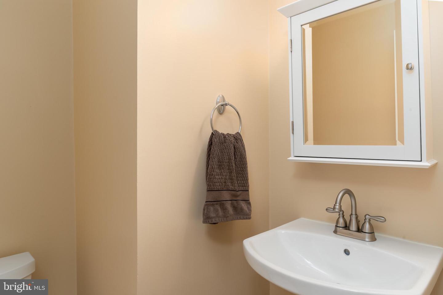 1906 DUFFIELD LN, ALEXANDRIA, Virginia 22307, 3 Bedrooms Bedrooms, ,2 BathroomsBathrooms,Residential,For sale,1906 DUFFIELD LN,VAFX2249944 MLS # VAFX2249944