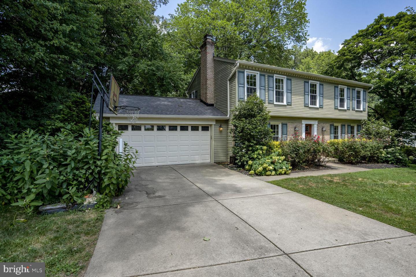 8614 BRAEBURN DR, ANNANDALE, Virginia 22003, 6 Bedrooms Bedrooms, ,3 BathroomsBathrooms,Residential,For sale,8614 BRAEBURN DR,VAFX2249946 MLS # VAFX2249946