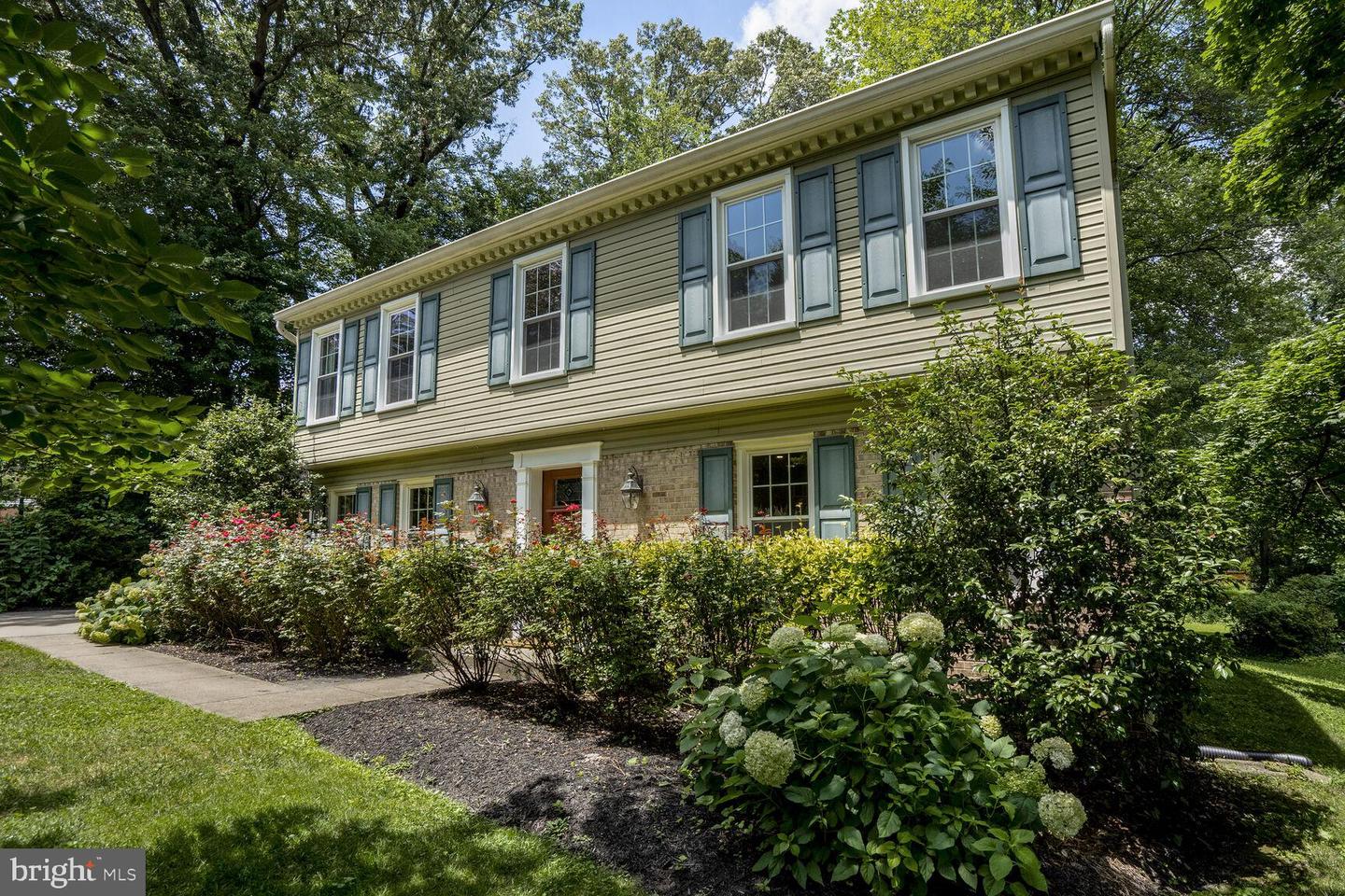 8614 BRAEBURN DR, ANNANDALE, Virginia 22003, 6 Bedrooms Bedrooms, ,3 BathroomsBathrooms,Residential,For sale,8614 BRAEBURN DR,VAFX2249946 MLS # VAFX2249946