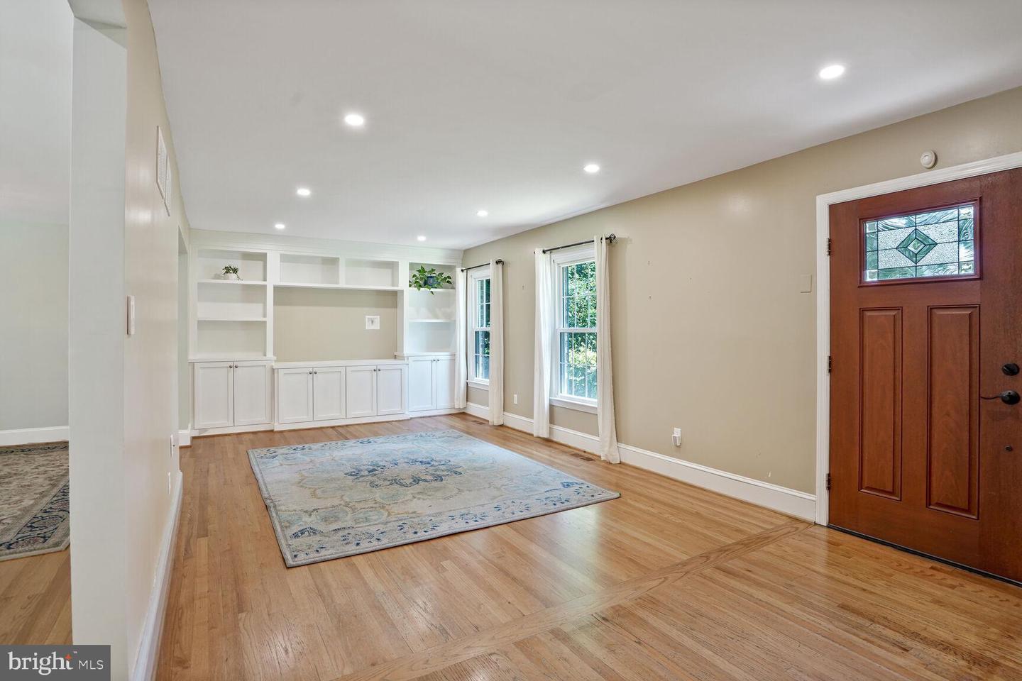 8614 BRAEBURN DR, ANNANDALE, Virginia 22003, 6 Bedrooms Bedrooms, ,3 BathroomsBathrooms,Residential,For sale,8614 BRAEBURN DR,VAFX2249946 MLS # VAFX2249946