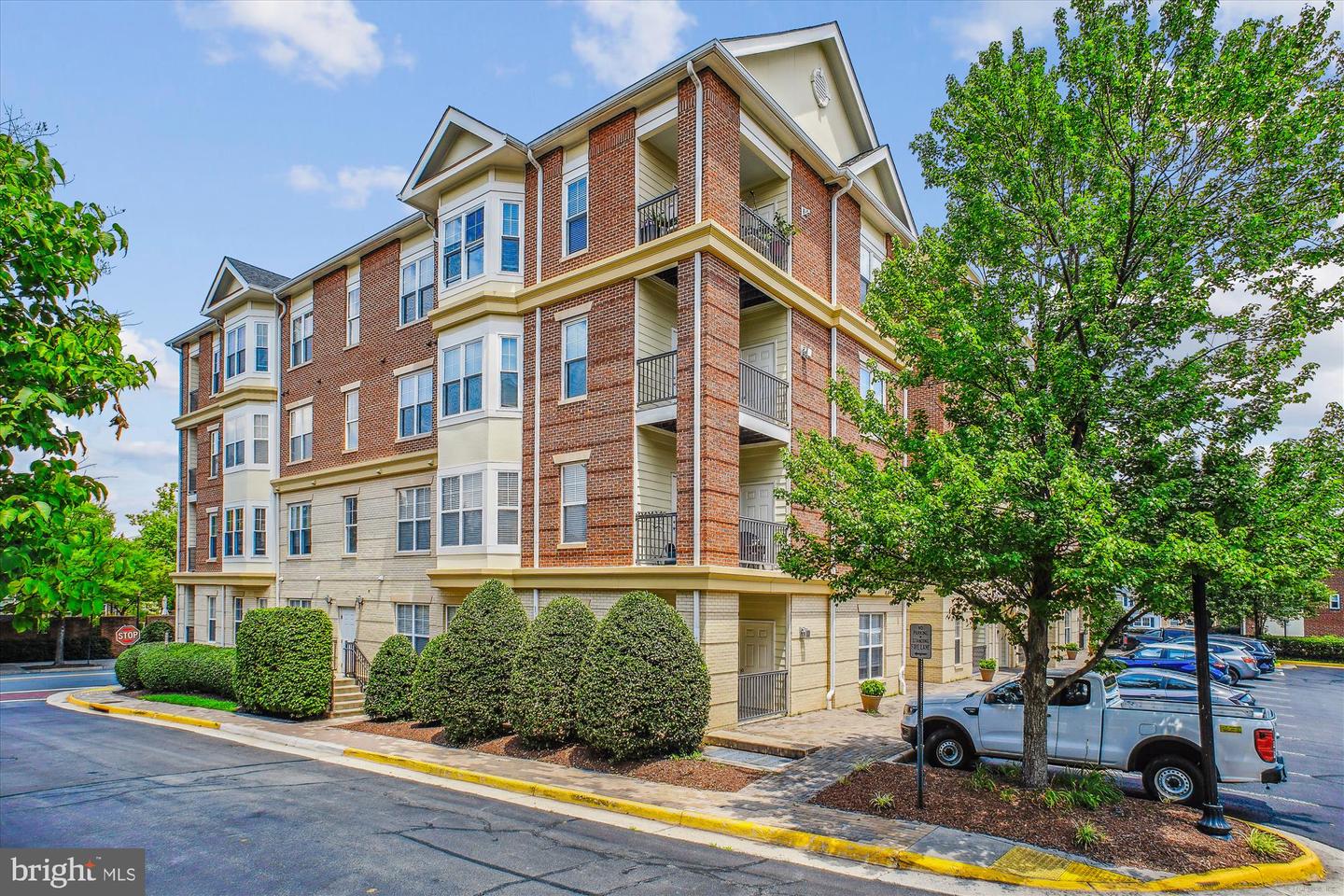 205 MEETING HOUSE STATION SQ #306, HERNDON, Virginia 20170, 2 Bedrooms Bedrooms, ,2 BathroomsBathrooms,Residential,For sale,205 MEETING HOUSE STATION SQ #306,VAFX2250152 MLS # VAFX2250152