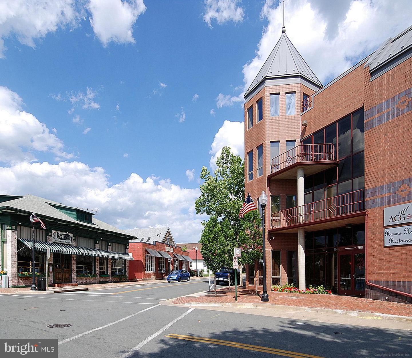 205 MEETING HOUSE STATION SQ #306, HERNDON, Virginia 20170, 2 Bedrooms Bedrooms, ,2 BathroomsBathrooms,Residential,For sale,205 MEETING HOUSE STATION SQ #306,VAFX2250152 MLS # VAFX2250152