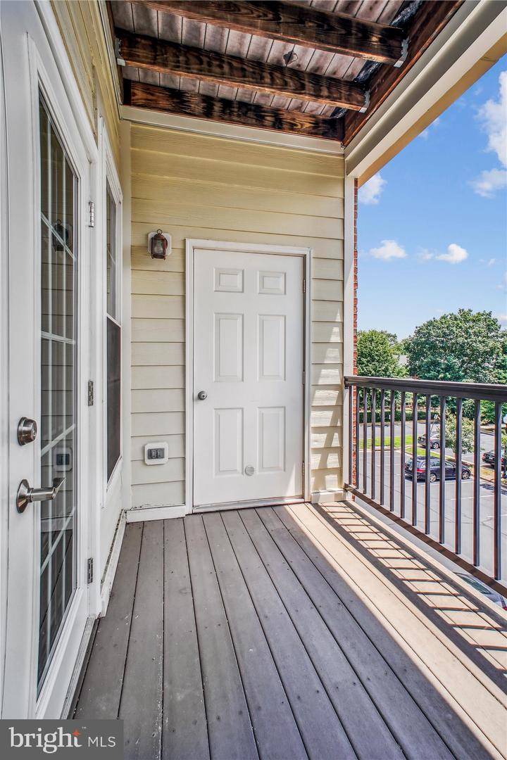 205 MEETING HOUSE STATION SQ #306, HERNDON, Virginia 20170, 2 Bedrooms Bedrooms, ,2 BathroomsBathrooms,Residential,For sale,205 MEETING HOUSE STATION SQ #306,VAFX2250152 MLS # VAFX2250152