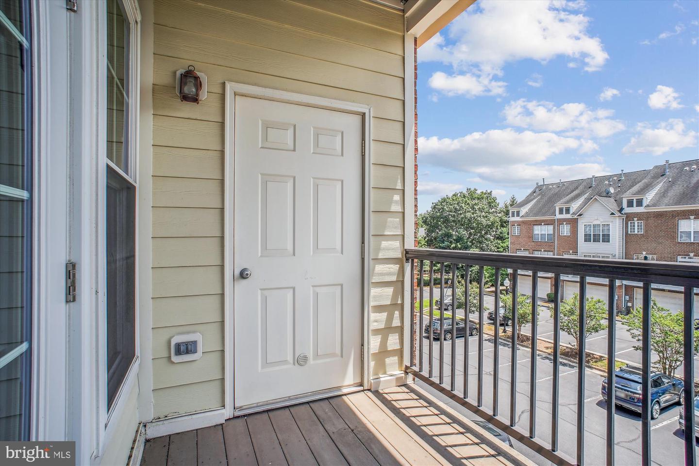 205 MEETING HOUSE STATION SQ #306, HERNDON, Virginia 20170, 2 Bedrooms Bedrooms, ,2 BathroomsBathrooms,Residential,For sale,205 MEETING HOUSE STATION SQ #306,VAFX2250152 MLS # VAFX2250152