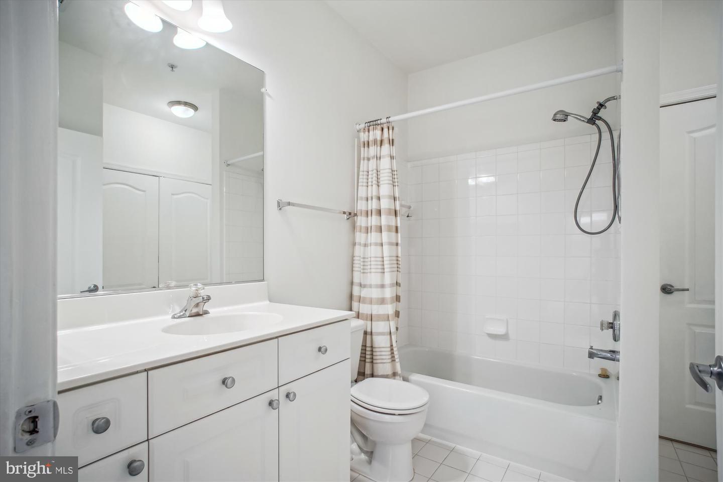 205 MEETING HOUSE STATION SQ #306, HERNDON, Virginia 20170, 2 Bedrooms Bedrooms, ,2 BathroomsBathrooms,Residential,For sale,205 MEETING HOUSE STATION SQ #306,VAFX2250152 MLS # VAFX2250152