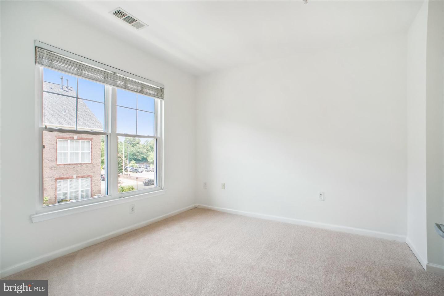 205 MEETING HOUSE STATION SQ #306, HERNDON, Virginia 20170, 2 Bedrooms Bedrooms, ,2 BathroomsBathrooms,Residential,For sale,205 MEETING HOUSE STATION SQ #306,VAFX2250152 MLS # VAFX2250152
