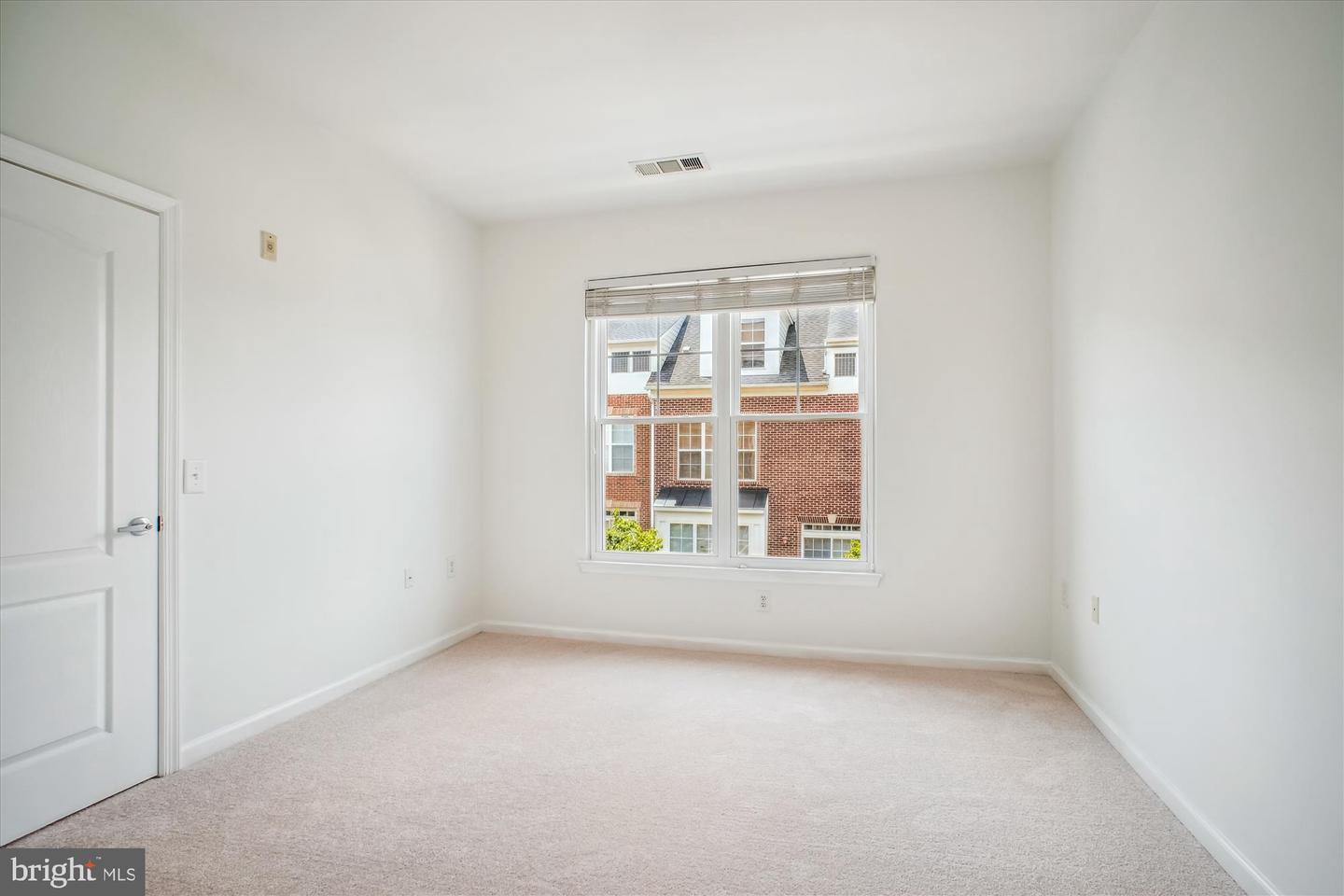 205 MEETING HOUSE STATION SQ #306, HERNDON, Virginia 20170, 2 Bedrooms Bedrooms, ,2 BathroomsBathrooms,Residential,For sale,205 MEETING HOUSE STATION SQ #306,VAFX2250152 MLS # VAFX2250152