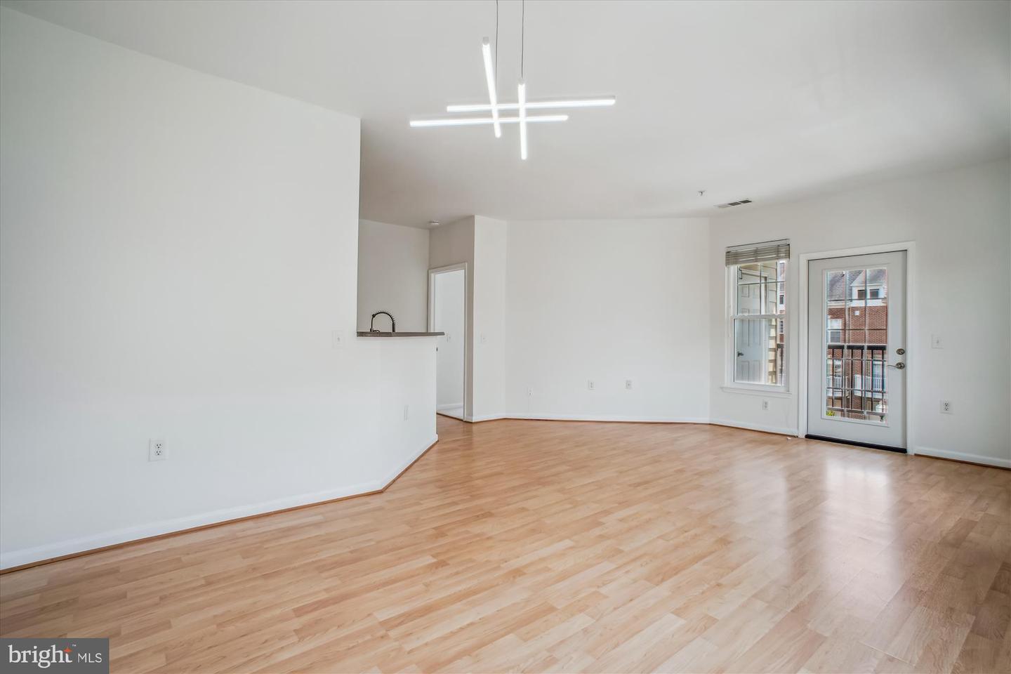 205 MEETING HOUSE STATION SQ #306, HERNDON, Virginia 20170, 2 Bedrooms Bedrooms, ,2 BathroomsBathrooms,Residential,For sale,205 MEETING HOUSE STATION SQ #306,VAFX2250152 MLS # VAFX2250152