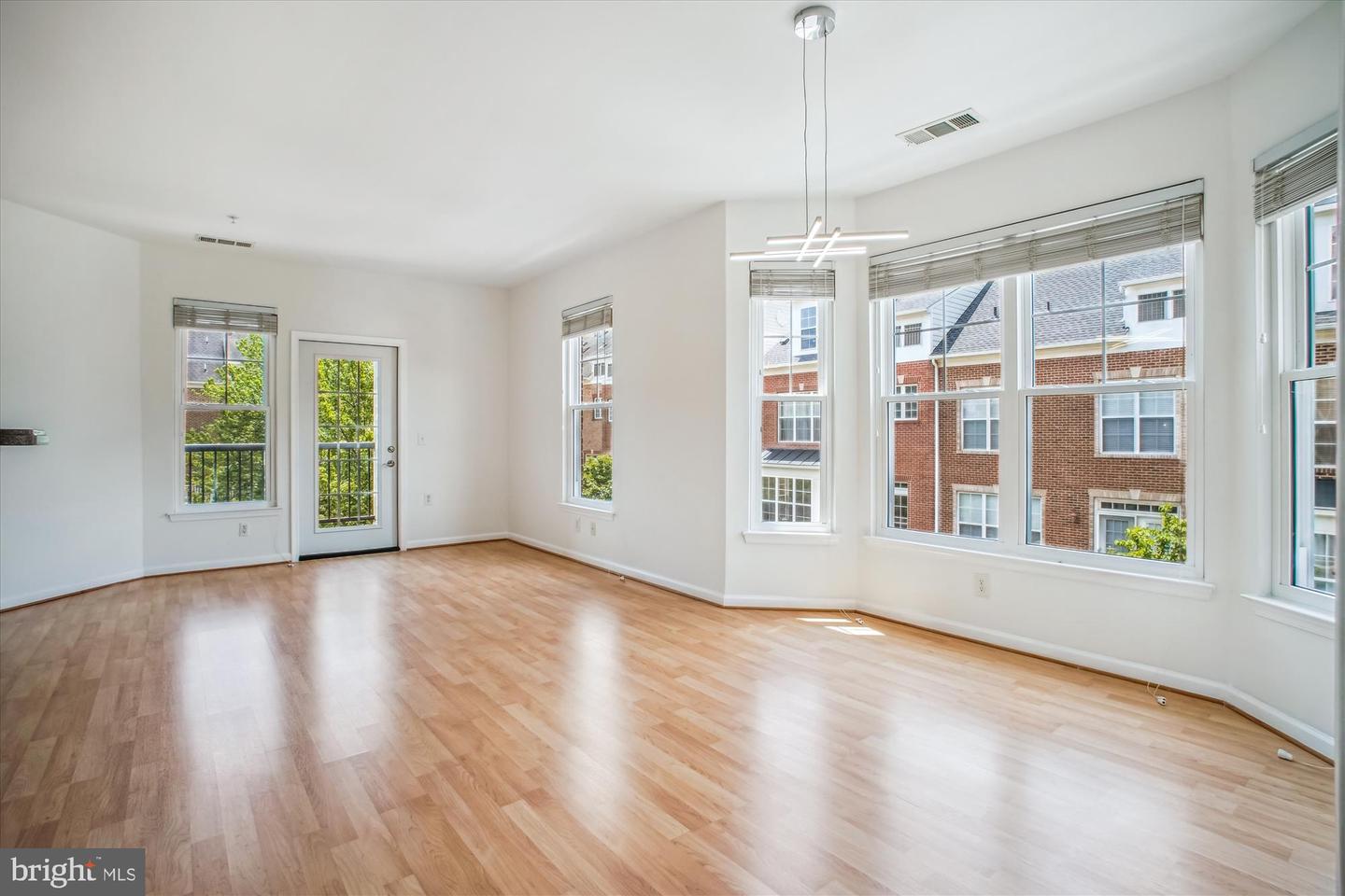 205 MEETING HOUSE STATION SQ #306, HERNDON, Virginia 20170, 2 Bedrooms Bedrooms, ,2 BathroomsBathrooms,Residential,For sale,205 MEETING HOUSE STATION SQ #306,VAFX2250152 MLS # VAFX2250152