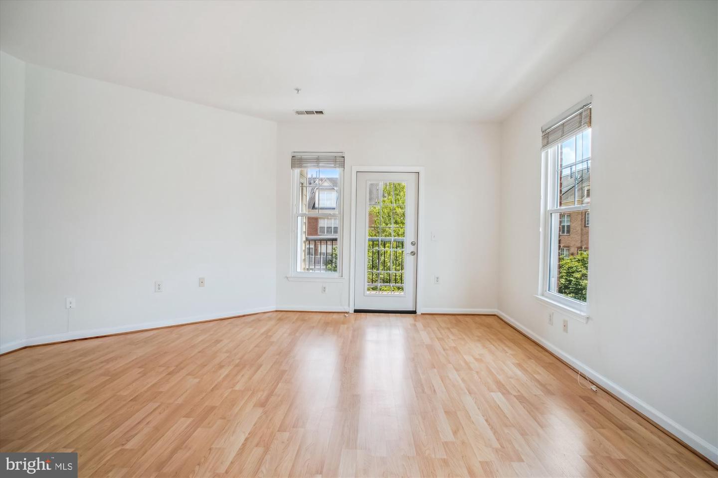 205 MEETING HOUSE STATION SQ #306, HERNDON, Virginia 20170, 2 Bedrooms Bedrooms, ,2 BathroomsBathrooms,Residential,For sale,205 MEETING HOUSE STATION SQ #306,VAFX2250152 MLS # VAFX2250152