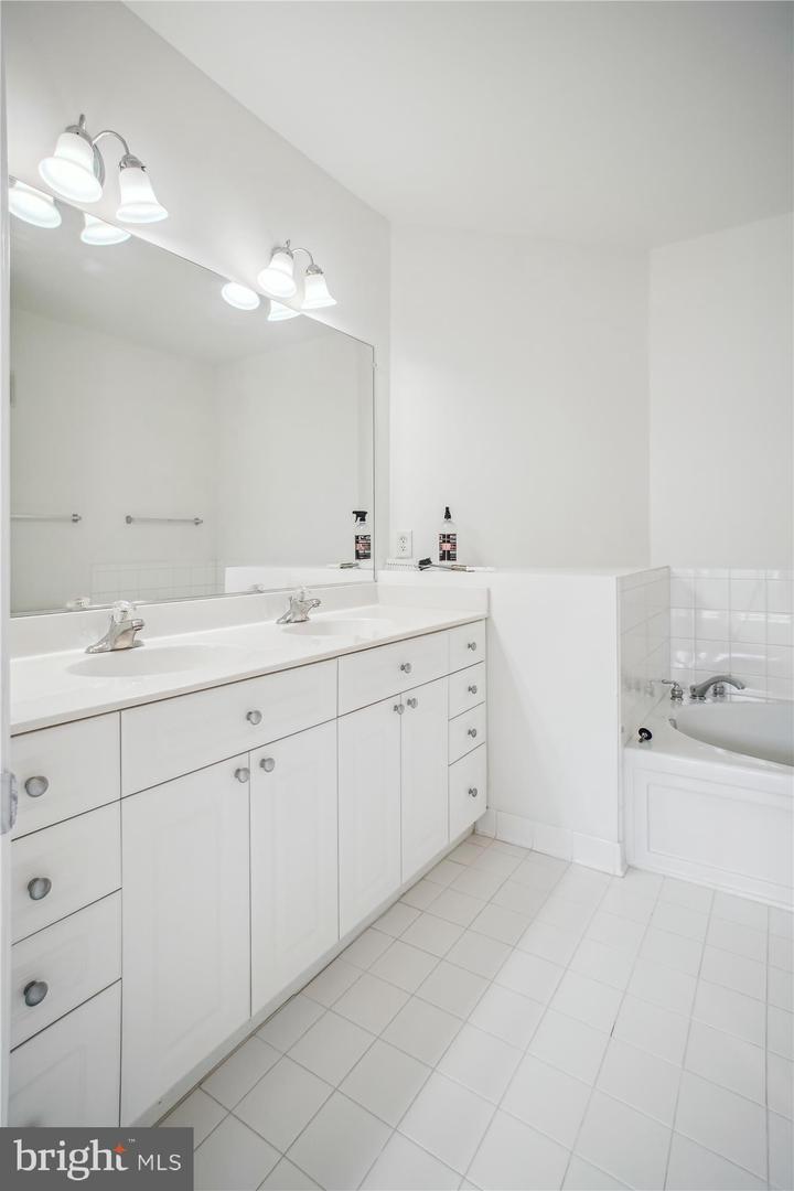 205 MEETING HOUSE STATION SQ #306, HERNDON, Virginia 20170, 2 Bedrooms Bedrooms, ,2 BathroomsBathrooms,Residential,For sale,205 MEETING HOUSE STATION SQ #306,VAFX2250152 MLS # VAFX2250152