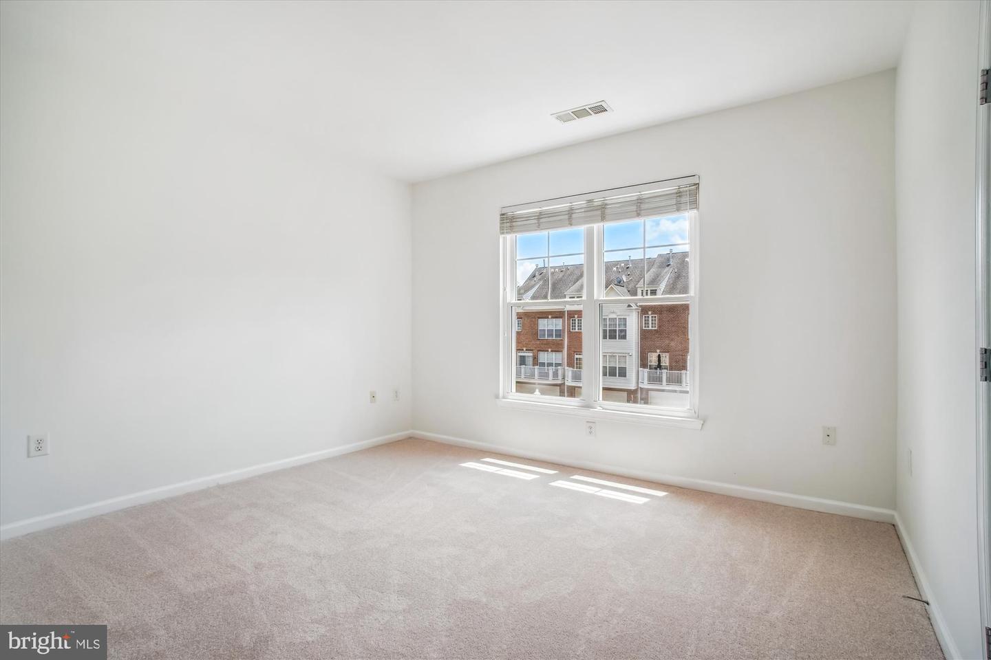 205 MEETING HOUSE STATION SQ #306, HERNDON, Virginia 20170, 2 Bedrooms Bedrooms, ,2 BathroomsBathrooms,Residential,For sale,205 MEETING HOUSE STATION SQ #306,VAFX2250152 MLS # VAFX2250152