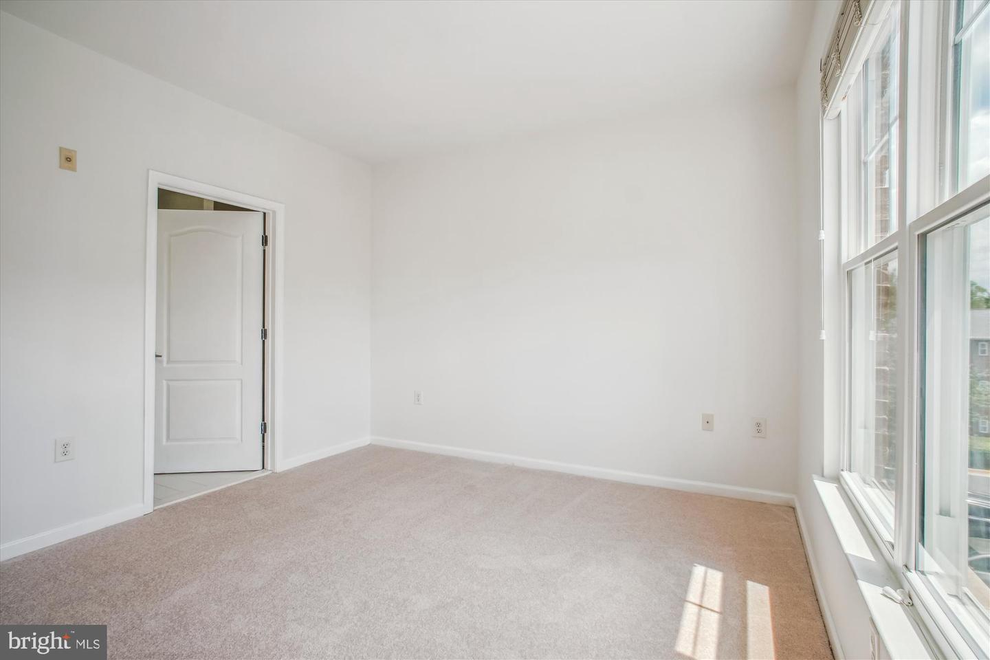 205 MEETING HOUSE STATION SQ #306, HERNDON, Virginia 20170, 2 Bedrooms Bedrooms, ,2 BathroomsBathrooms,Residential,For sale,205 MEETING HOUSE STATION SQ #306,VAFX2250152 MLS # VAFX2250152