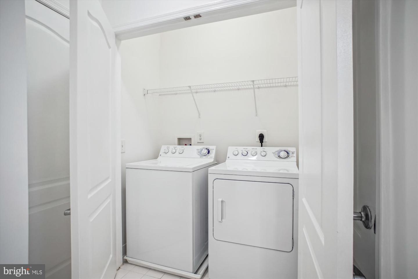 205 MEETING HOUSE STATION SQ #306, HERNDON, Virginia 20170, 2 Bedrooms Bedrooms, ,2 BathroomsBathrooms,Residential,For sale,205 MEETING HOUSE STATION SQ #306,VAFX2250152 MLS # VAFX2250152