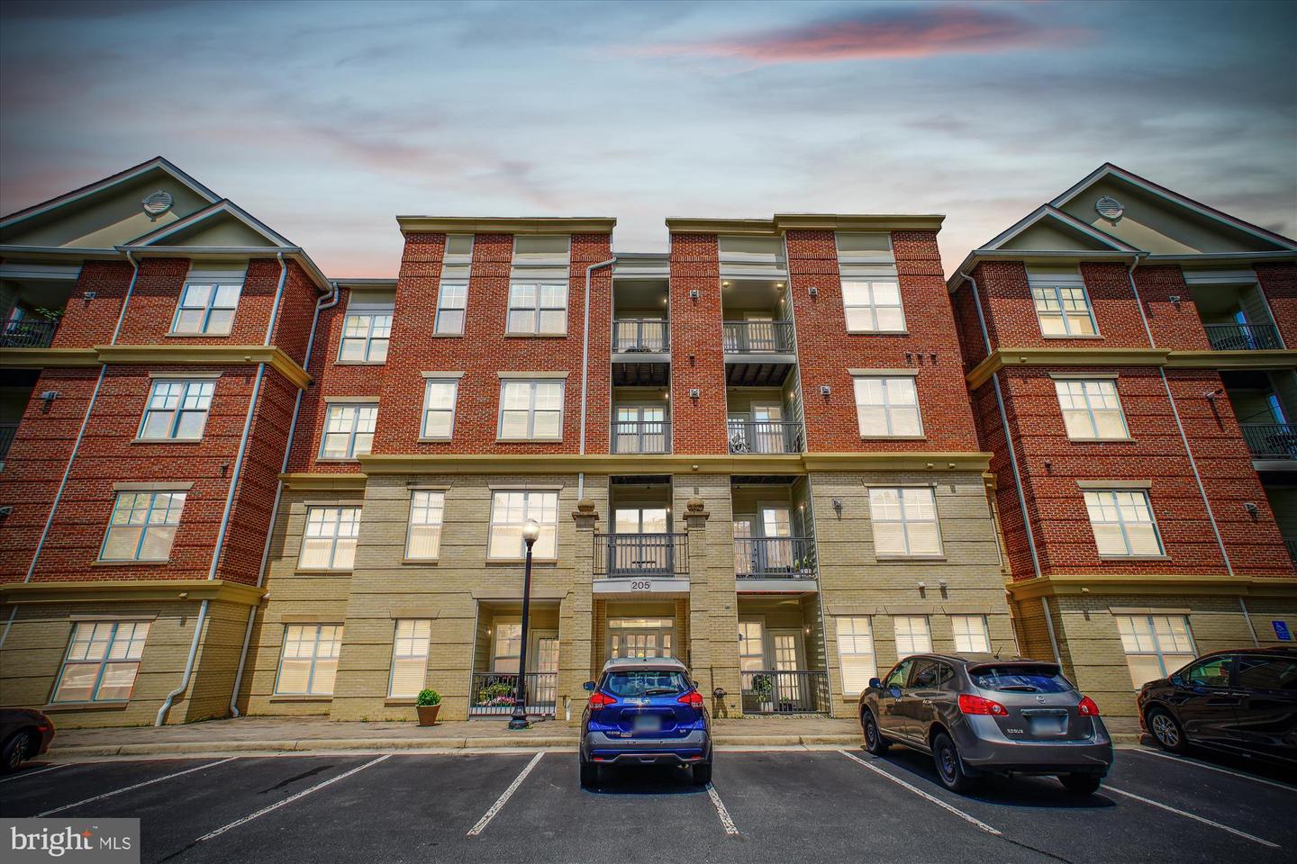 205 MEETING HOUSE STATION SQ #306, HERNDON, Virginia 20170, 2 Bedrooms Bedrooms, ,2 BathroomsBathrooms,Residential,For sale,205 MEETING HOUSE STATION SQ #306,VAFX2250152 MLS # VAFX2250152