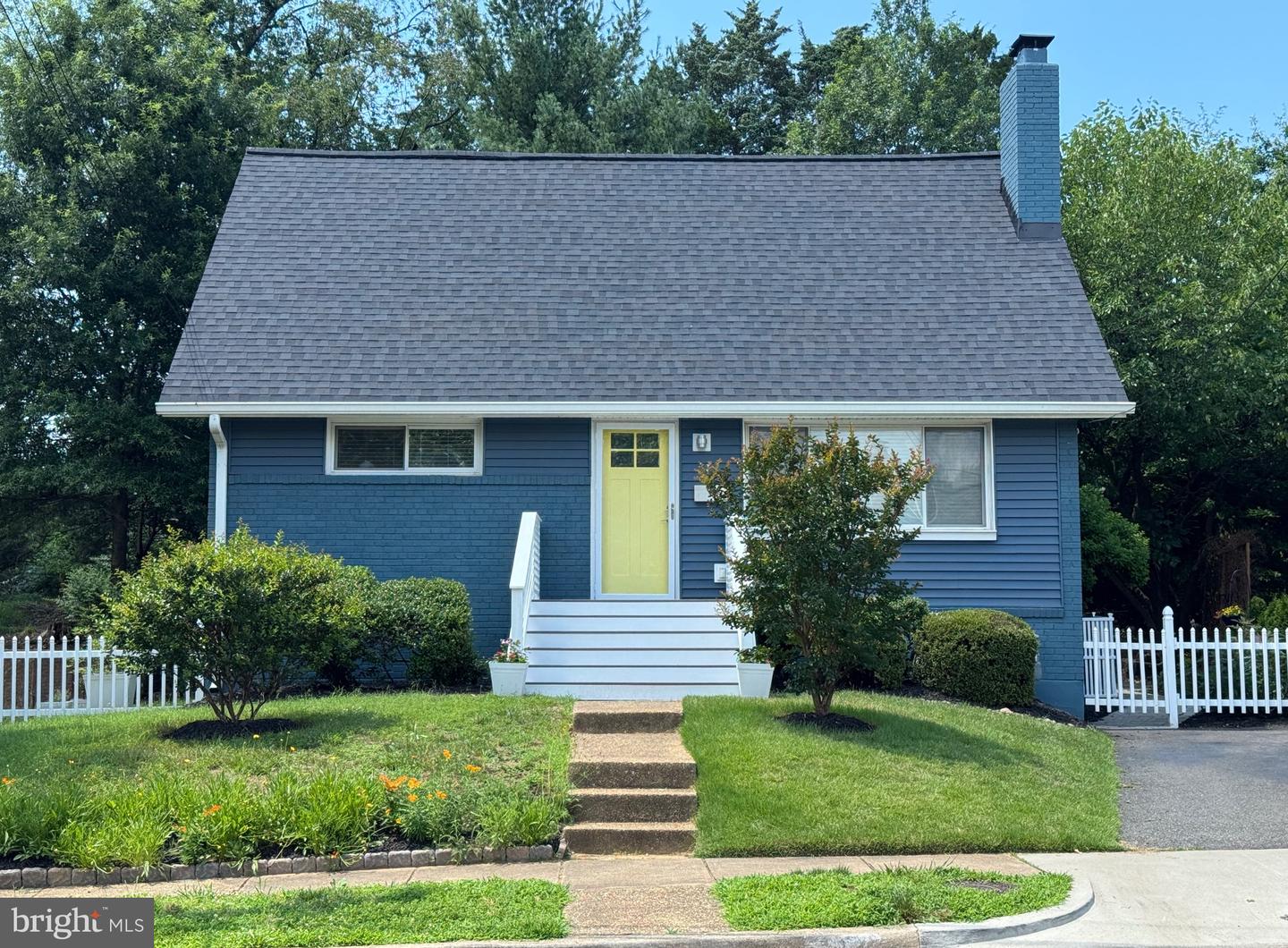 132 N GLADDEN ST N, ALEXANDRIA, Virginia 22304, 5 Bedrooms Bedrooms, ,3 BathroomsBathrooms,Residential,For sale,132 N GLADDEN ST N,VAAX2046892 MLS # VAAX2046892