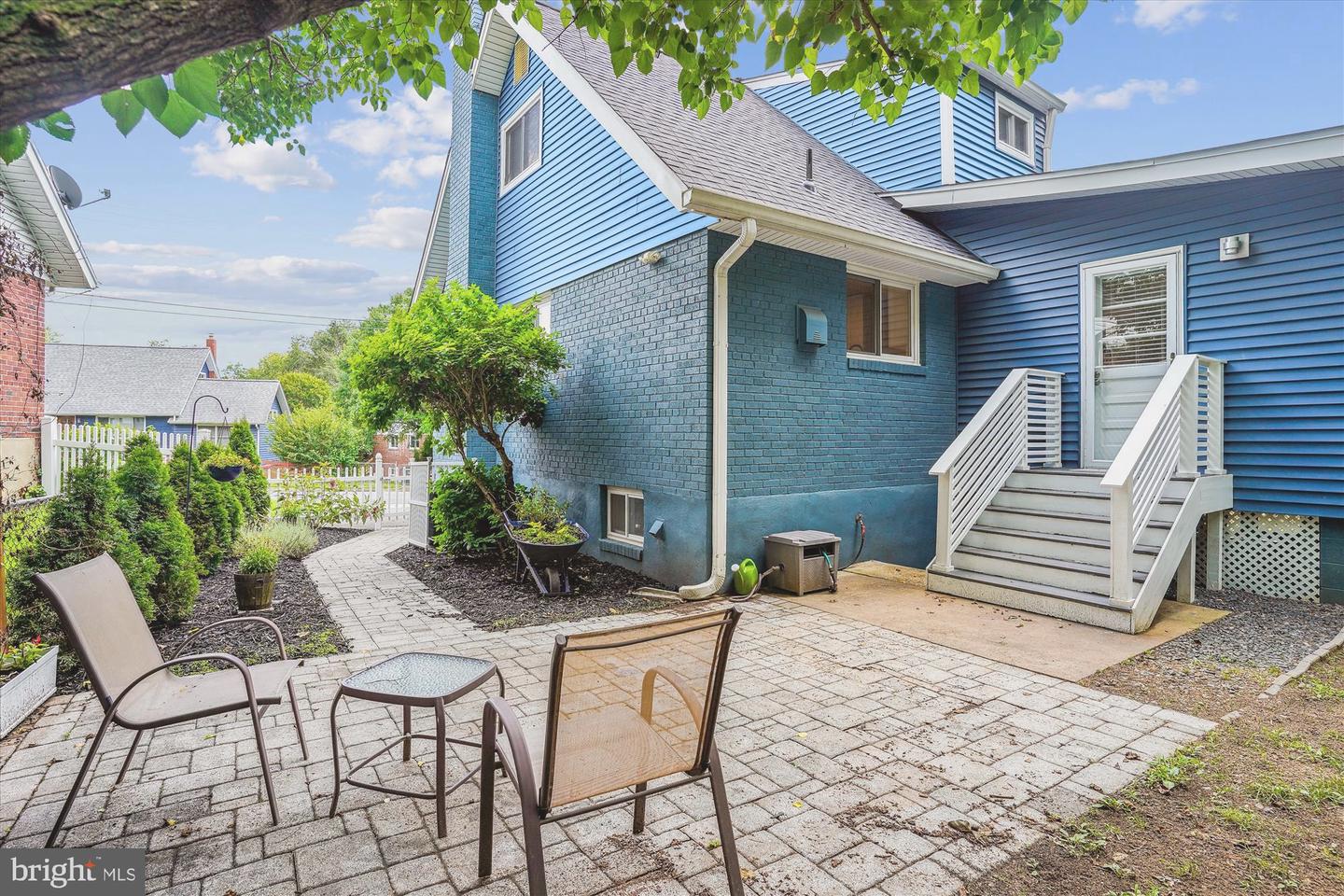 132 N GLADDEN ST N, ALEXANDRIA, Virginia 22304, 5 Bedrooms Bedrooms, ,3 BathroomsBathrooms,Residential,For sale,132 N GLADDEN ST N,VAAX2046892 MLS # VAAX2046892