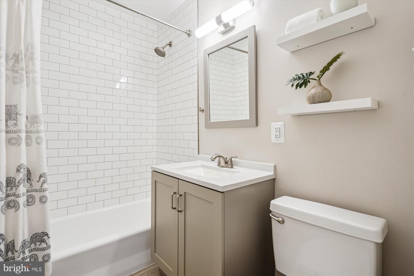 132 N GLADDEN ST N, ALEXANDRIA, Virginia 22304, 5 Bedrooms Bedrooms, ,3 BathroomsBathrooms,Residential,For sale,132 N GLADDEN ST N,VAAX2046892 MLS # VAAX2046892
