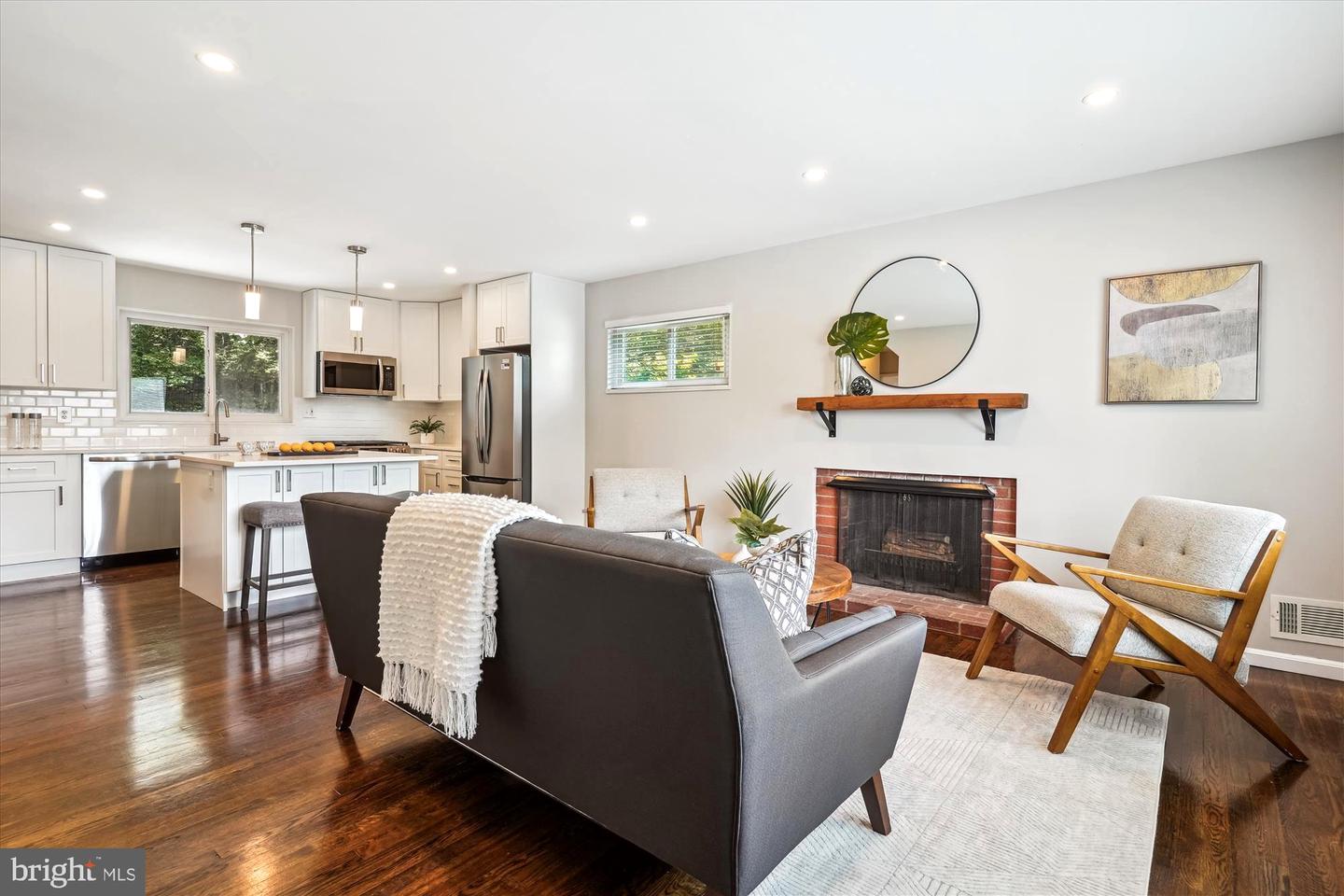 132 N GLADDEN ST N, ALEXANDRIA, Virginia 22304, 5 Bedrooms Bedrooms, ,3 BathroomsBathrooms,Residential,For sale,132 N GLADDEN ST N,VAAX2046892 MLS # VAAX2046892