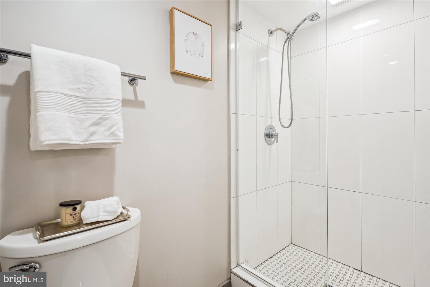132 N GLADDEN ST N, ALEXANDRIA, Virginia 22304, 5 Bedrooms Bedrooms, ,3 BathroomsBathrooms,Residential,For sale,132 N GLADDEN ST N,VAAX2046892 MLS # VAAX2046892