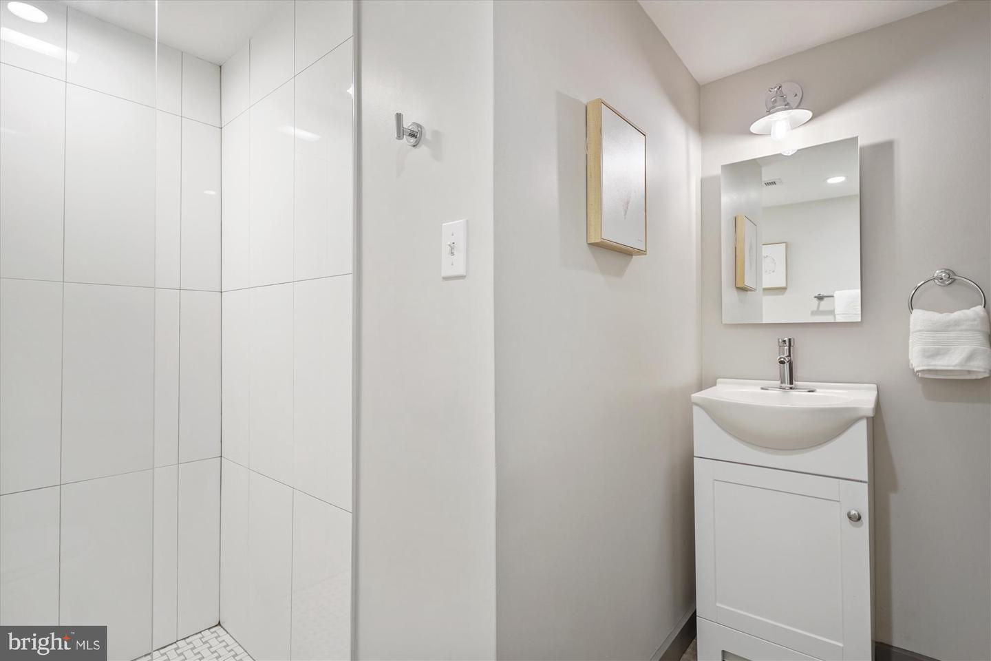 132 N GLADDEN ST N, ALEXANDRIA, Virginia 22304, 5 Bedrooms Bedrooms, ,3 BathroomsBathrooms,Residential,For sale,132 N GLADDEN ST N,VAAX2046892 MLS # VAAX2046892