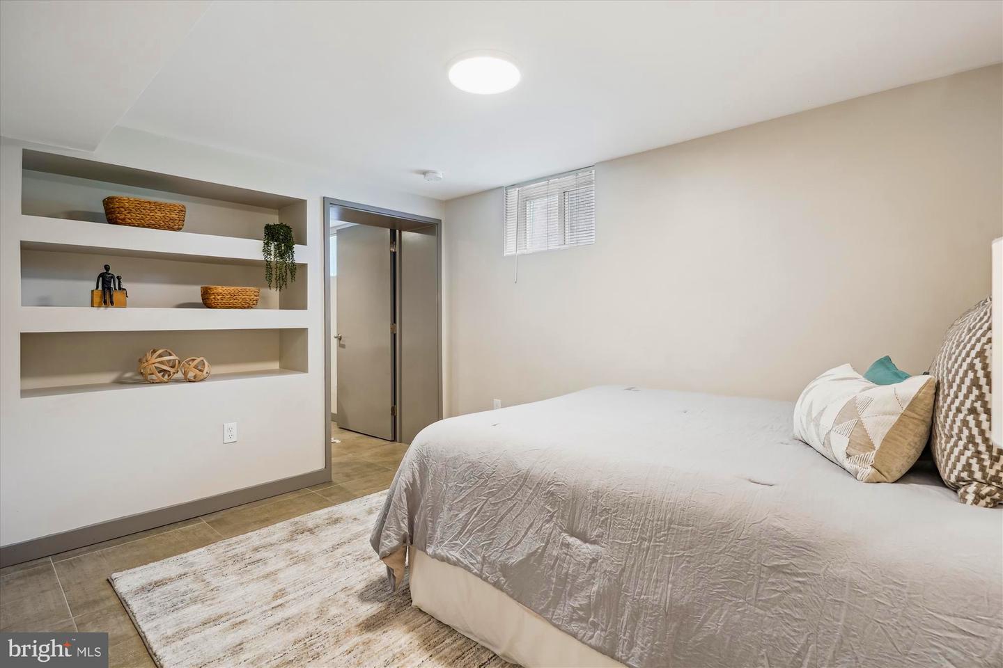 132 N GLADDEN ST N, ALEXANDRIA, Virginia 22304, 5 Bedrooms Bedrooms, ,3 BathroomsBathrooms,Residential,For sale,132 N GLADDEN ST N,VAAX2046892 MLS # VAAX2046892