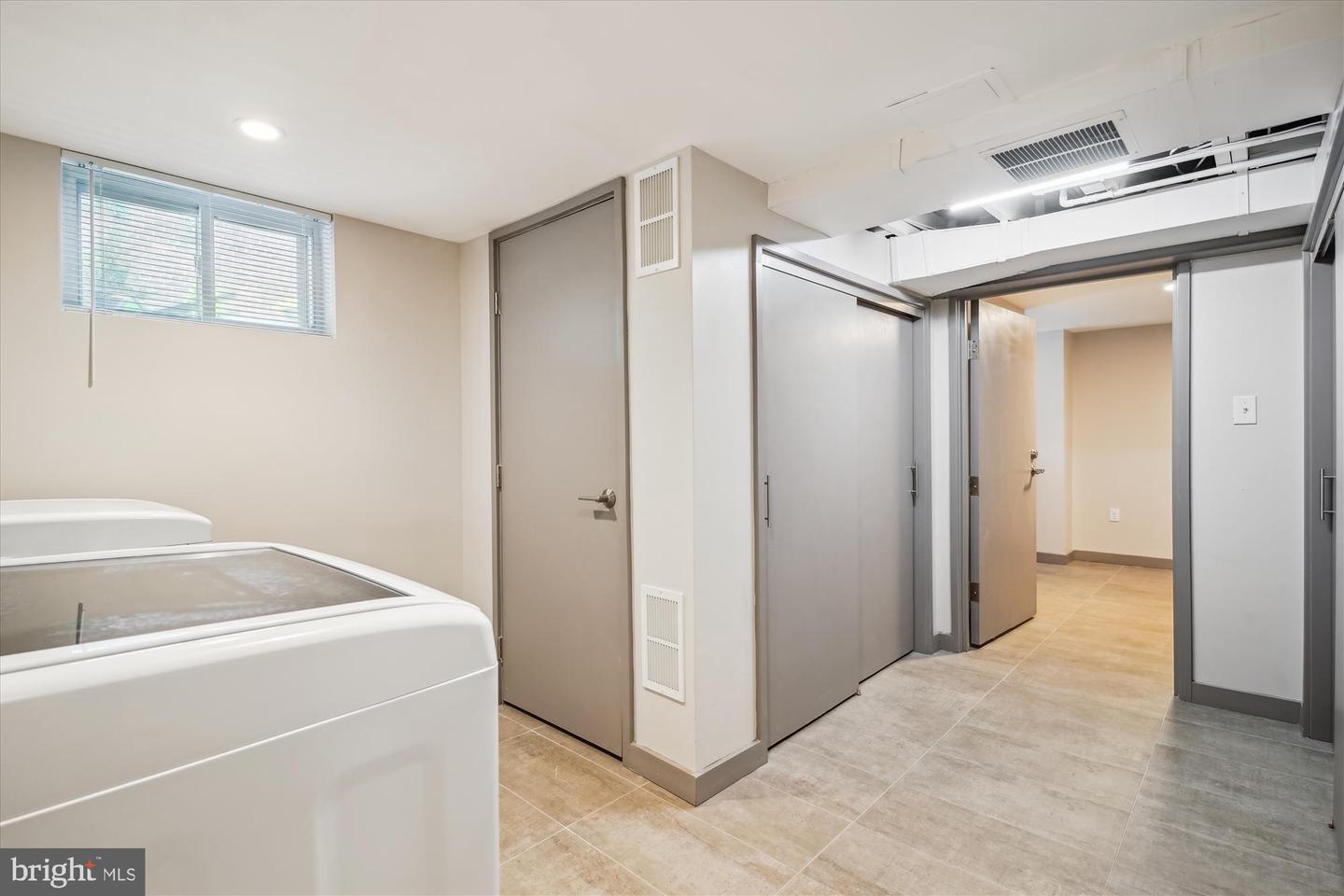 132 N GLADDEN ST N, ALEXANDRIA, Virginia 22304, 5 Bedrooms Bedrooms, ,3 BathroomsBathrooms,Residential,For sale,132 N GLADDEN ST N,VAAX2046892 MLS # VAAX2046892