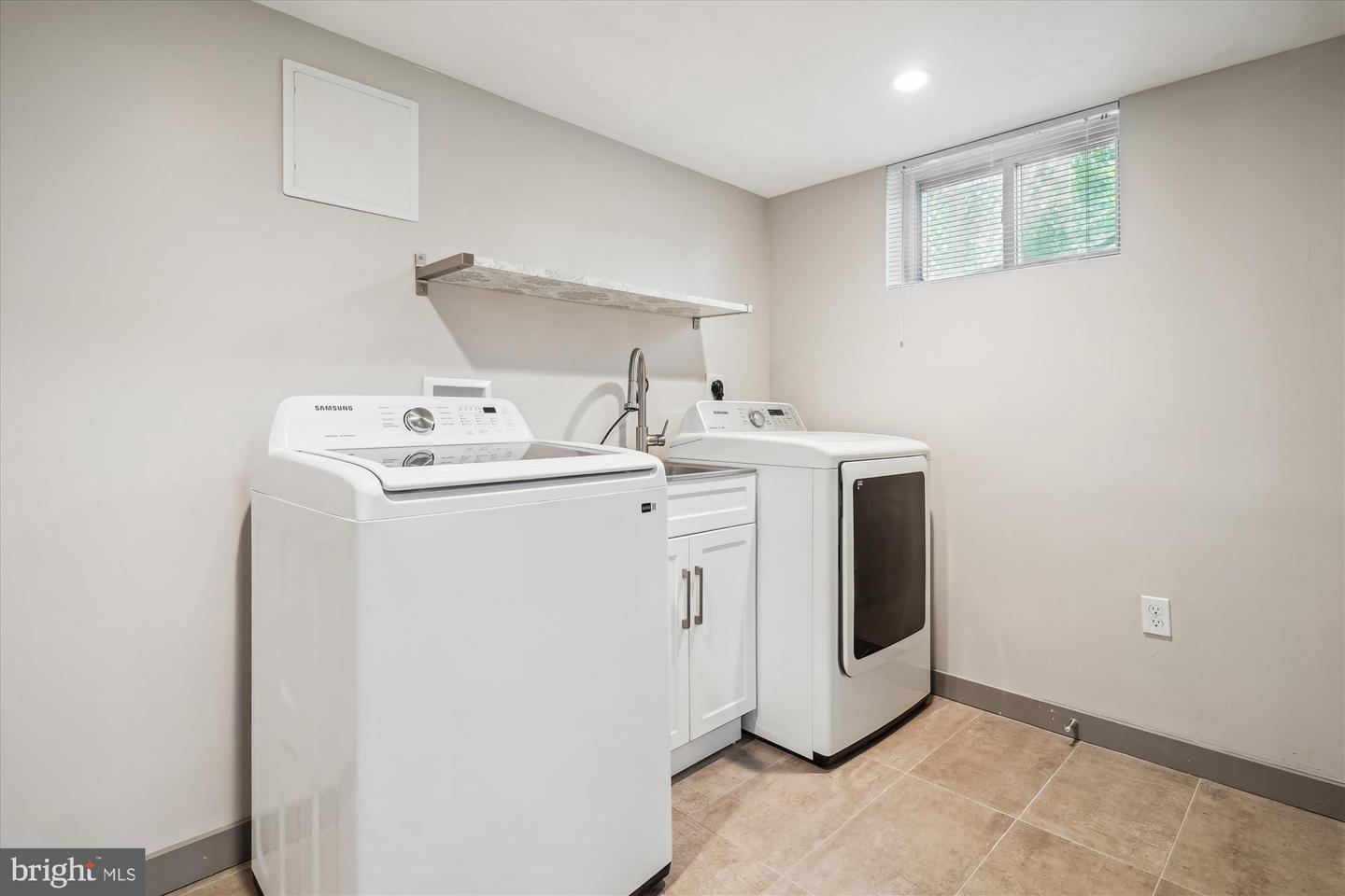 132 N GLADDEN ST N, ALEXANDRIA, Virginia 22304, 5 Bedrooms Bedrooms, ,3 BathroomsBathrooms,Residential,For sale,132 N GLADDEN ST N,VAAX2046892 MLS # VAAX2046892